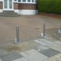 Installatie van Rhino parkeerpalen met slot