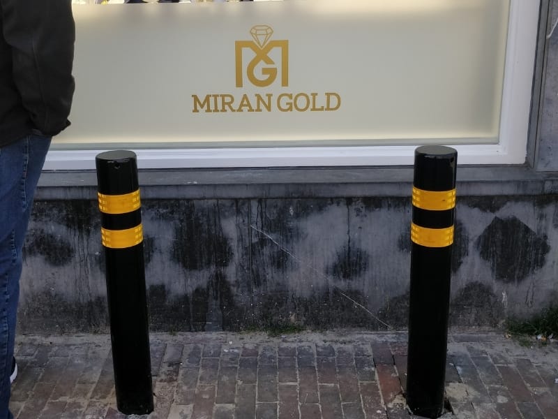 Parkeerpalen en bollards op terrein