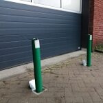 Verzinkbare beveiligingspalen voor een garagedeur